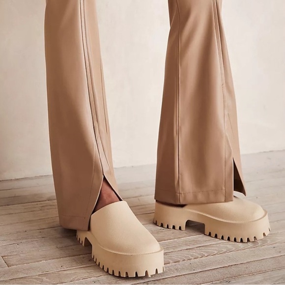 Jeffrey Campbell Shoes - EUC Jeffrey Campbell Bae Platform Mules US 9